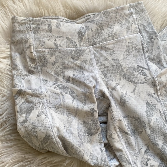 Lululemon Speed Up Tight 6 - Picture 3 of 10